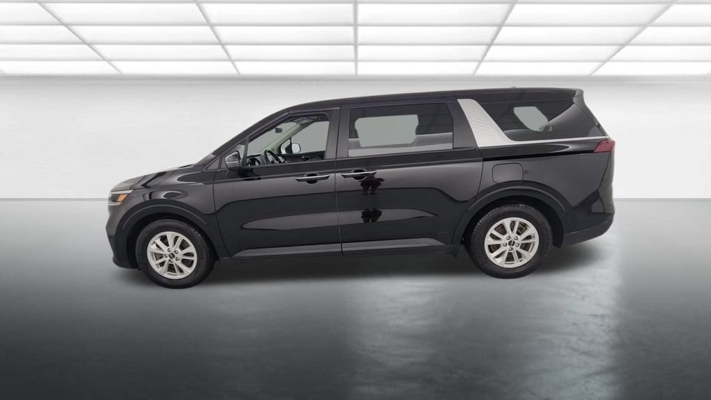 Used 2024 Kia Carnival LX FWD image 5