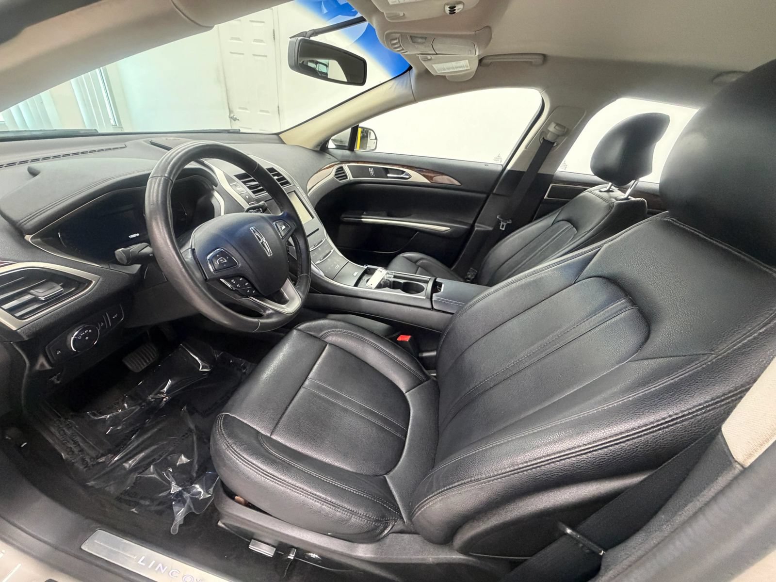 Used 2015 Lincoln MKZ FWD image 14