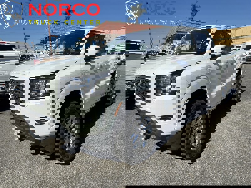 Used 2024 Nissan Frontier SV image 4