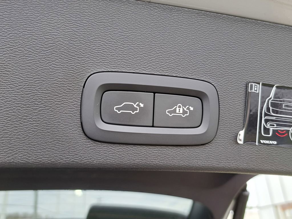 Used 2022 Volvo XC40 T5 R-Design w/ Advanced Package image 28