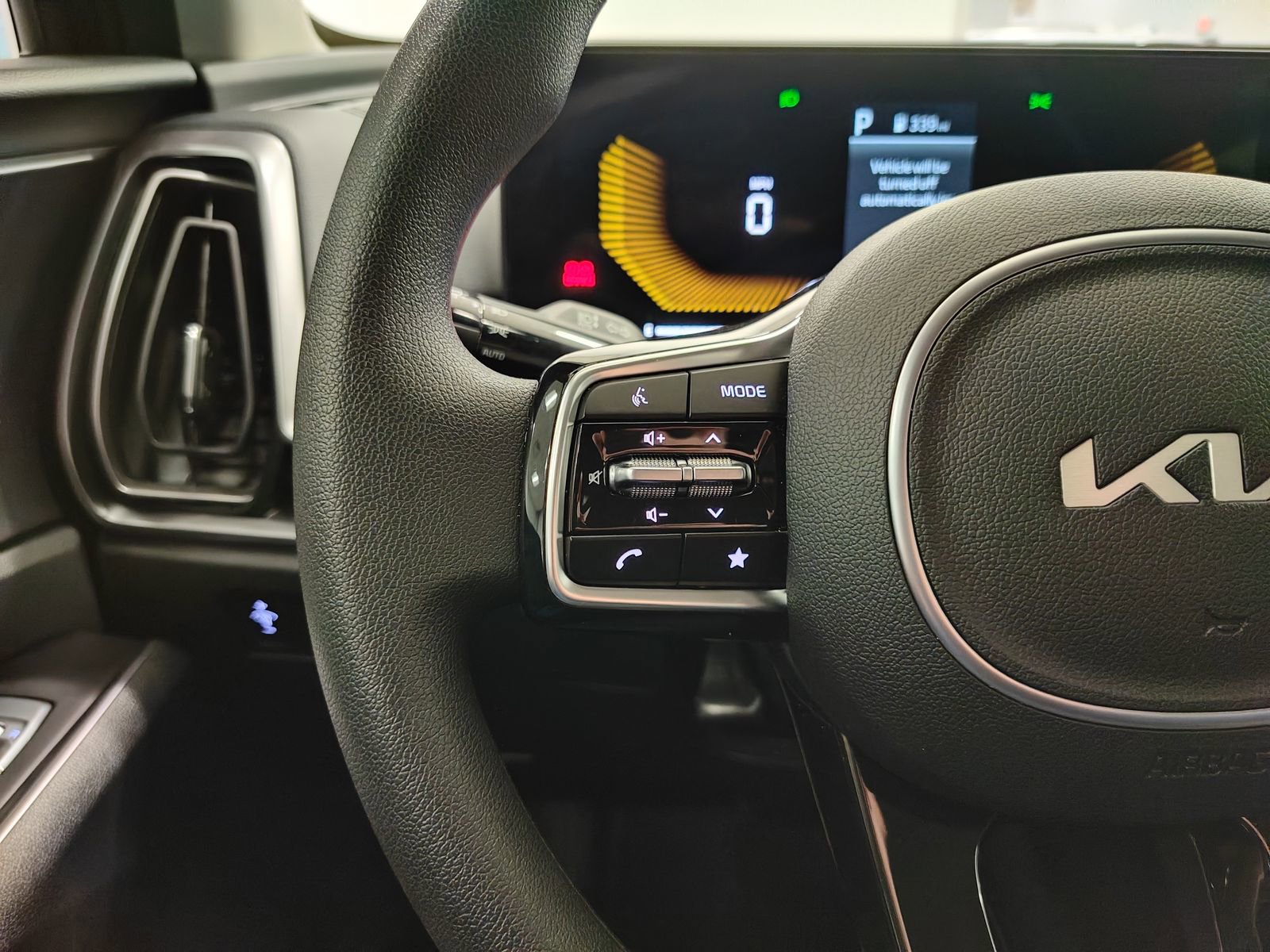 Used 2025 Kia Sorento LX image 28