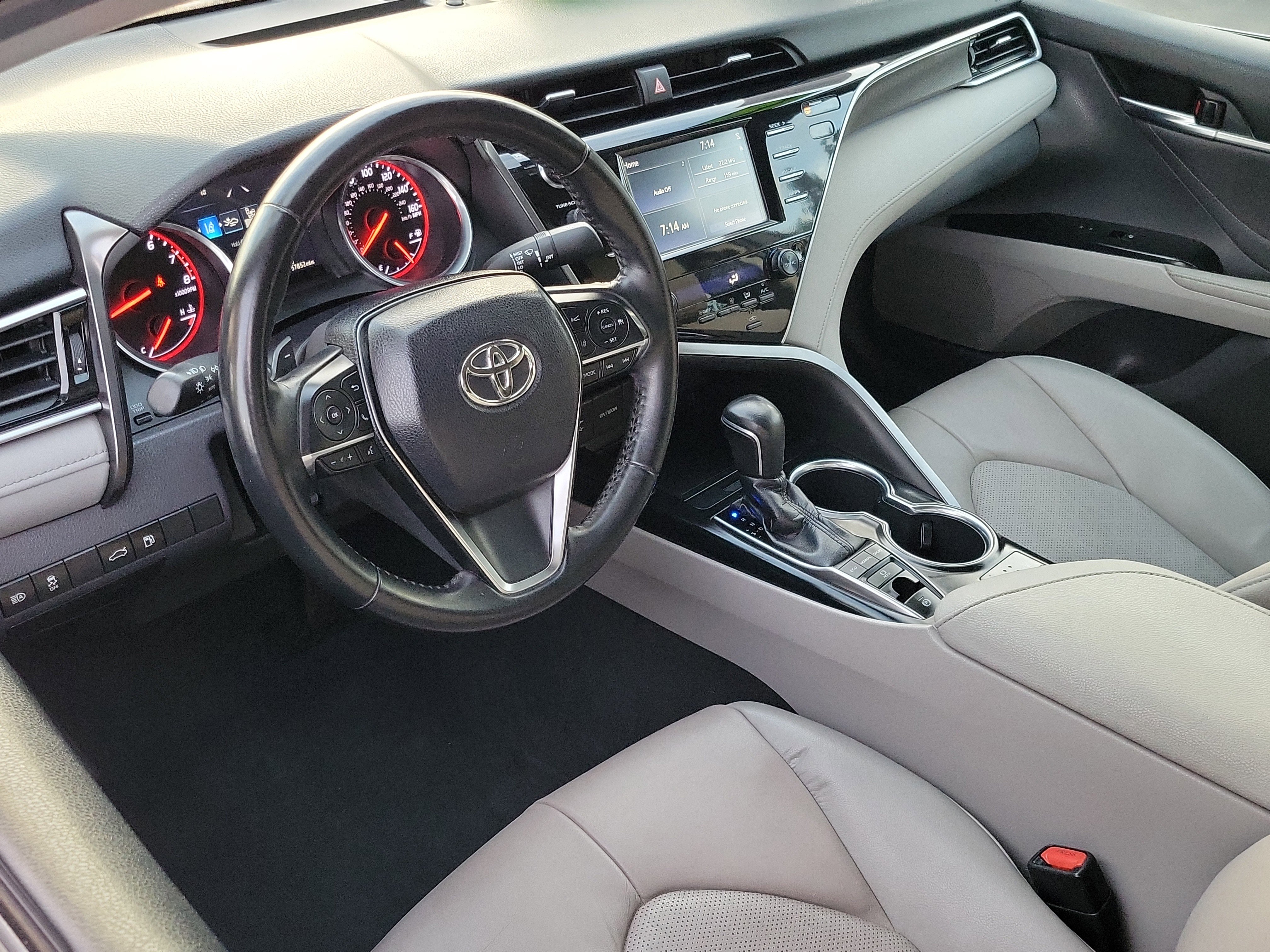 Used 2018 Toyota Camry XSE image 5