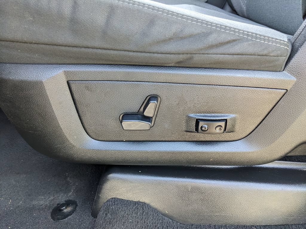 Used 2024 RAM 2500 Big Horn AWD/4WD image 40
