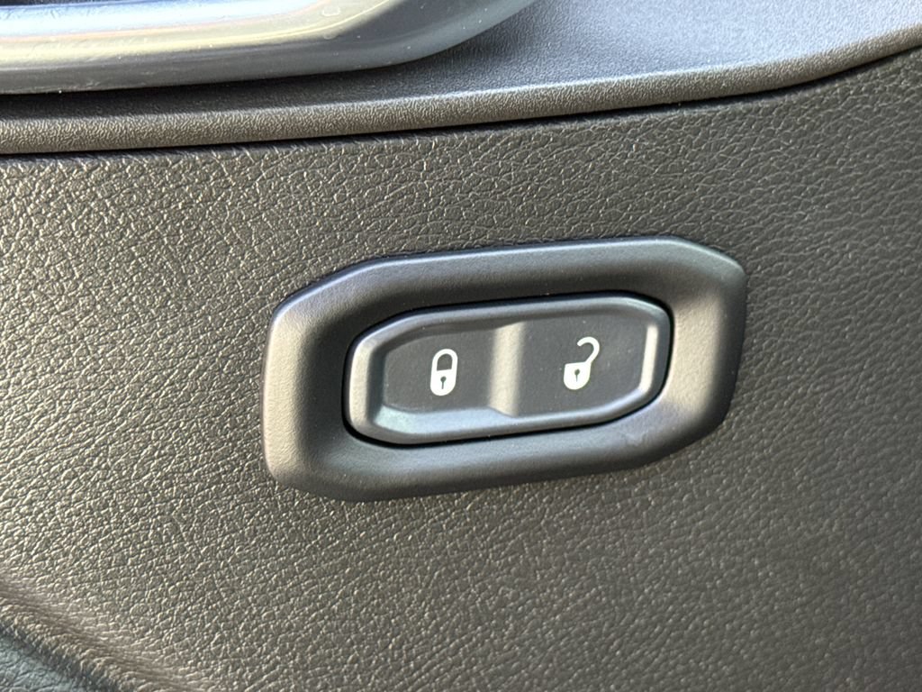 Used 2023 Jeep Gladiator Mojave AWD/4WD image 18