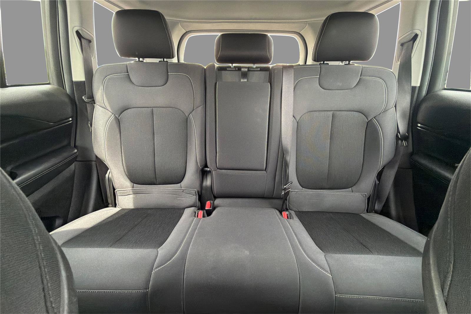 Used 2023 Jeep Grand Cherokee Laredo w/ Luxury Tech Group I AWD/4WD image 14