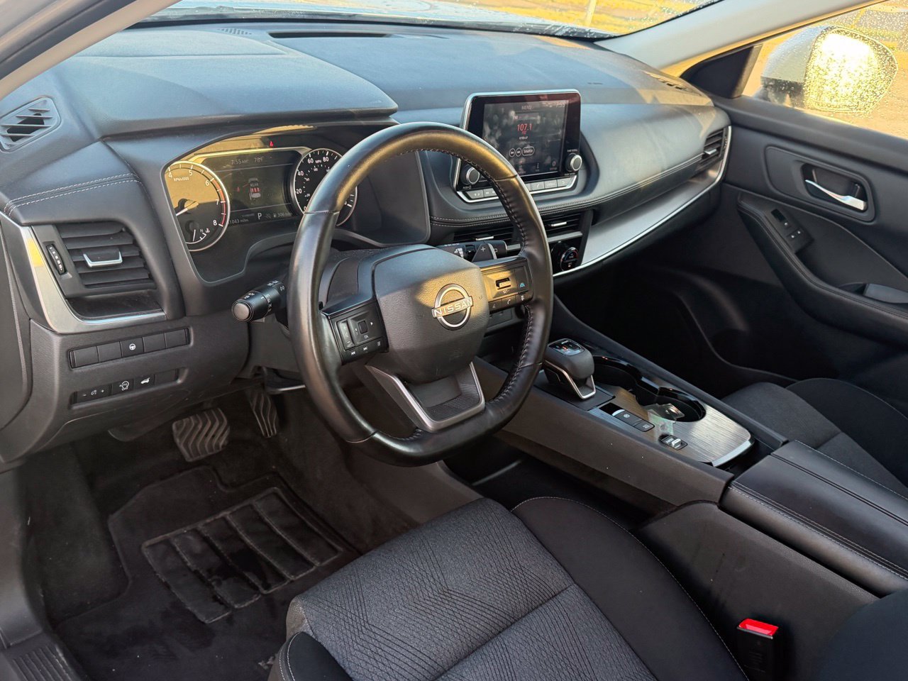Certified 2025 Nissan Rogue SV FWD image 11