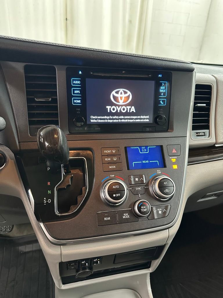 Used 2017 Toyota Sienna XLE Premium w/ Outdoor Package AWD/4WD image 18
