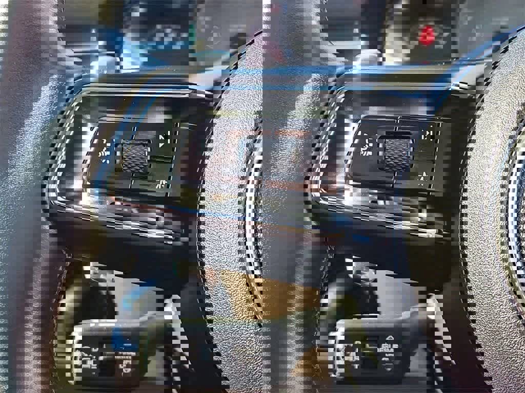 Certified 2024 Porsche Macan S image 31