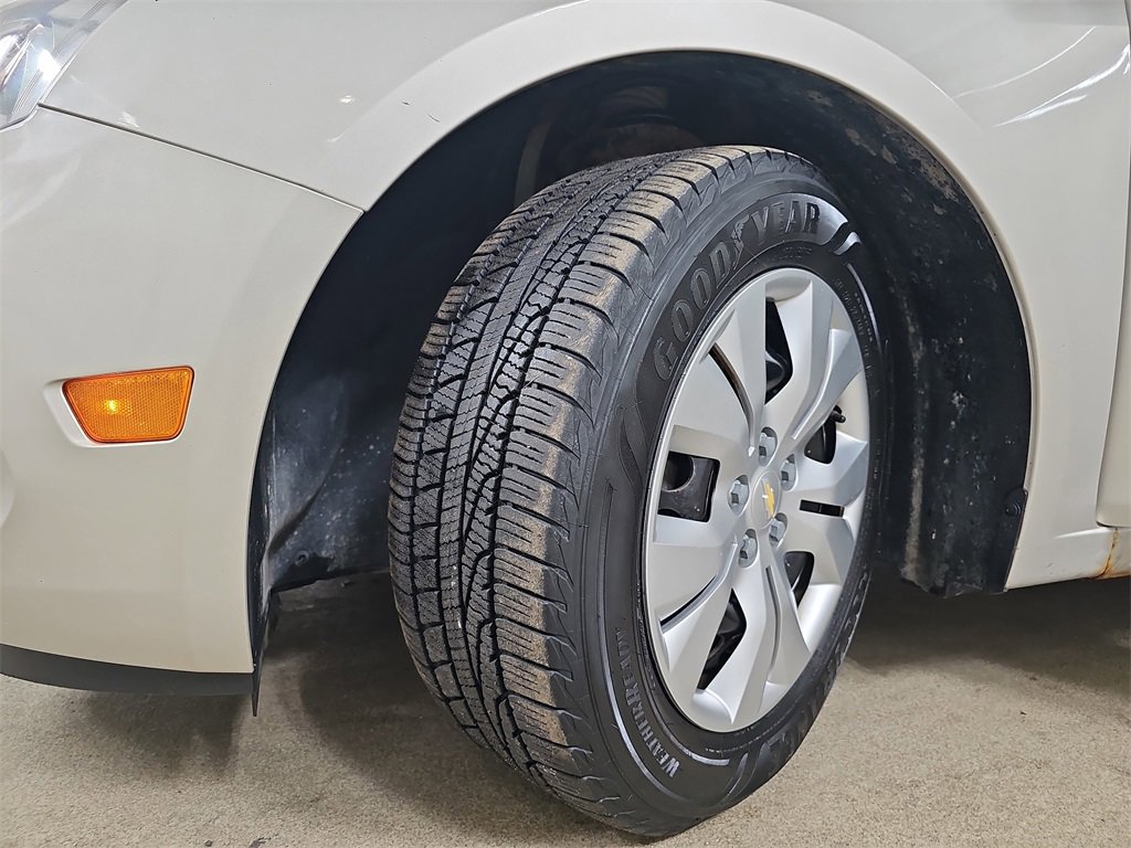 Used 2015 Chevrolet Cruze LT image 36