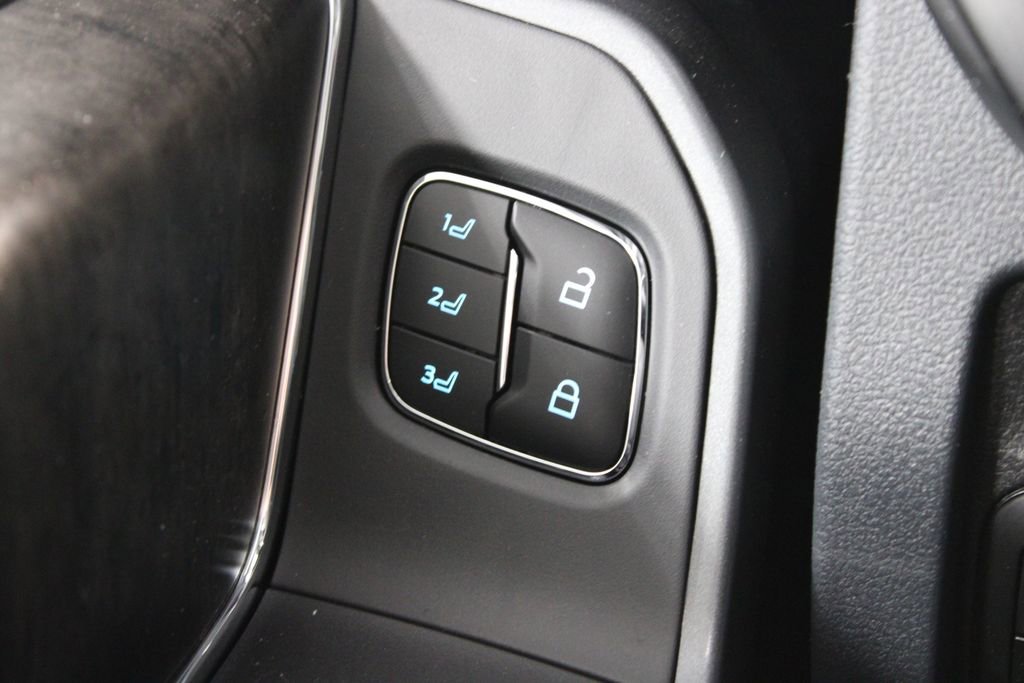 New 2026 Ford F250 Lariat w/ Black Appearance Package image 43