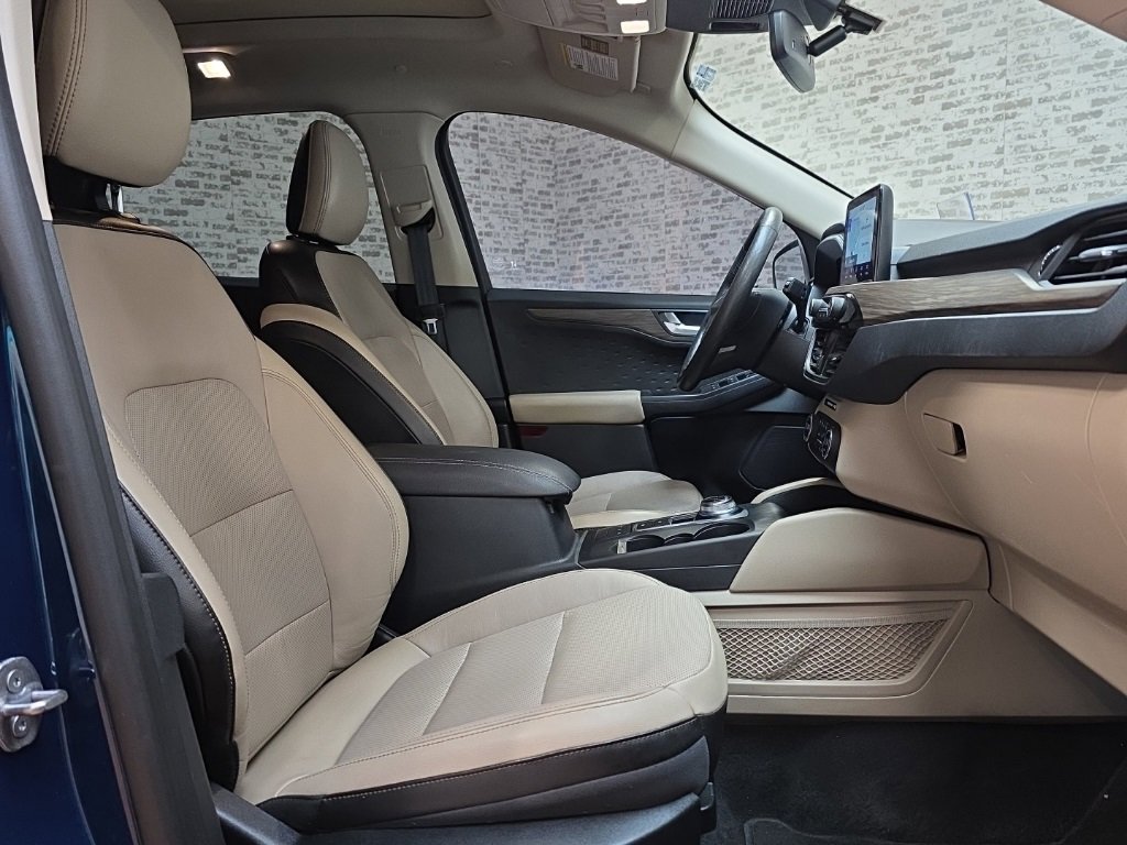 Used 2020 Ford Escape Titanium w/ Titanium Premium Package 2.0 image 13