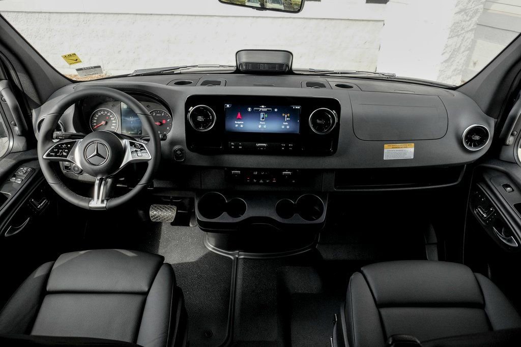 Used 2025 Mercedes-Benz Sprinter 2500 image 19