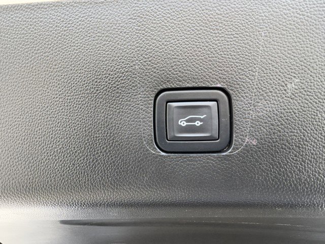 Certified 2022 Chevrolet Traverse Premier w/ LPO, Floor Liner Package image 23