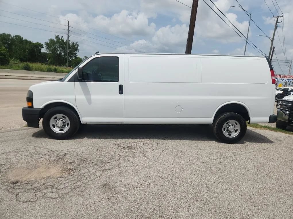 Used 2019 Chevrolet Express 3500 Extended w/ Driver Convenience Package RWD image 4