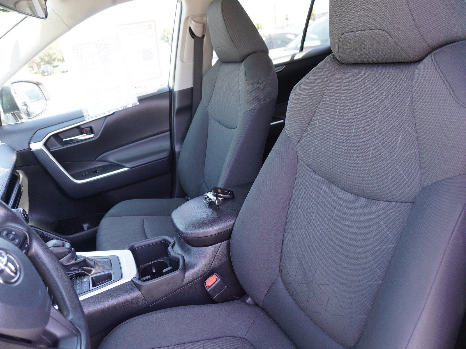 Used 2024 Toyota RAV4 XLE AWD/4WD image 21
