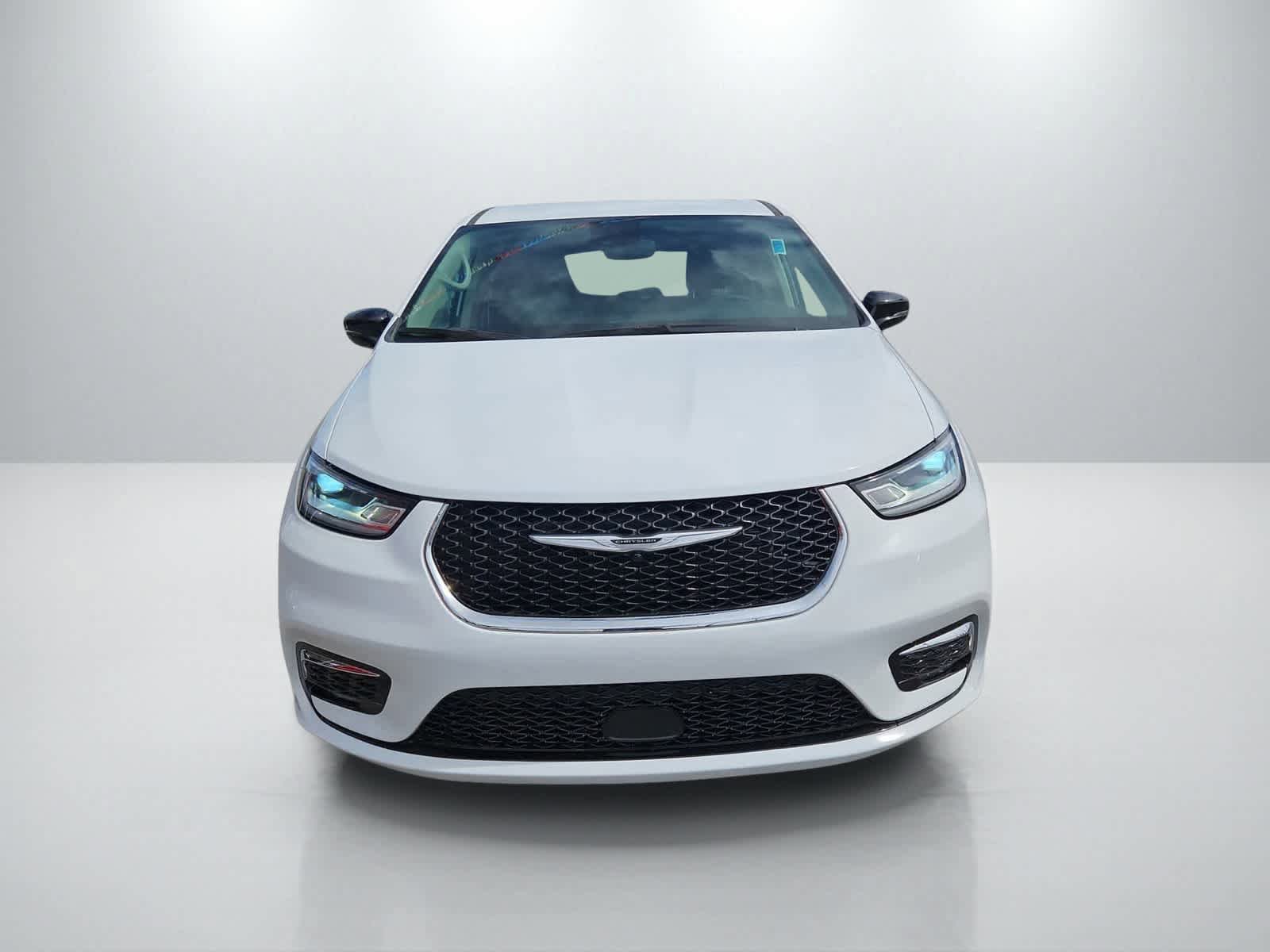 Used 2024 Chrysler Pacifica Touring-L FWD image 5