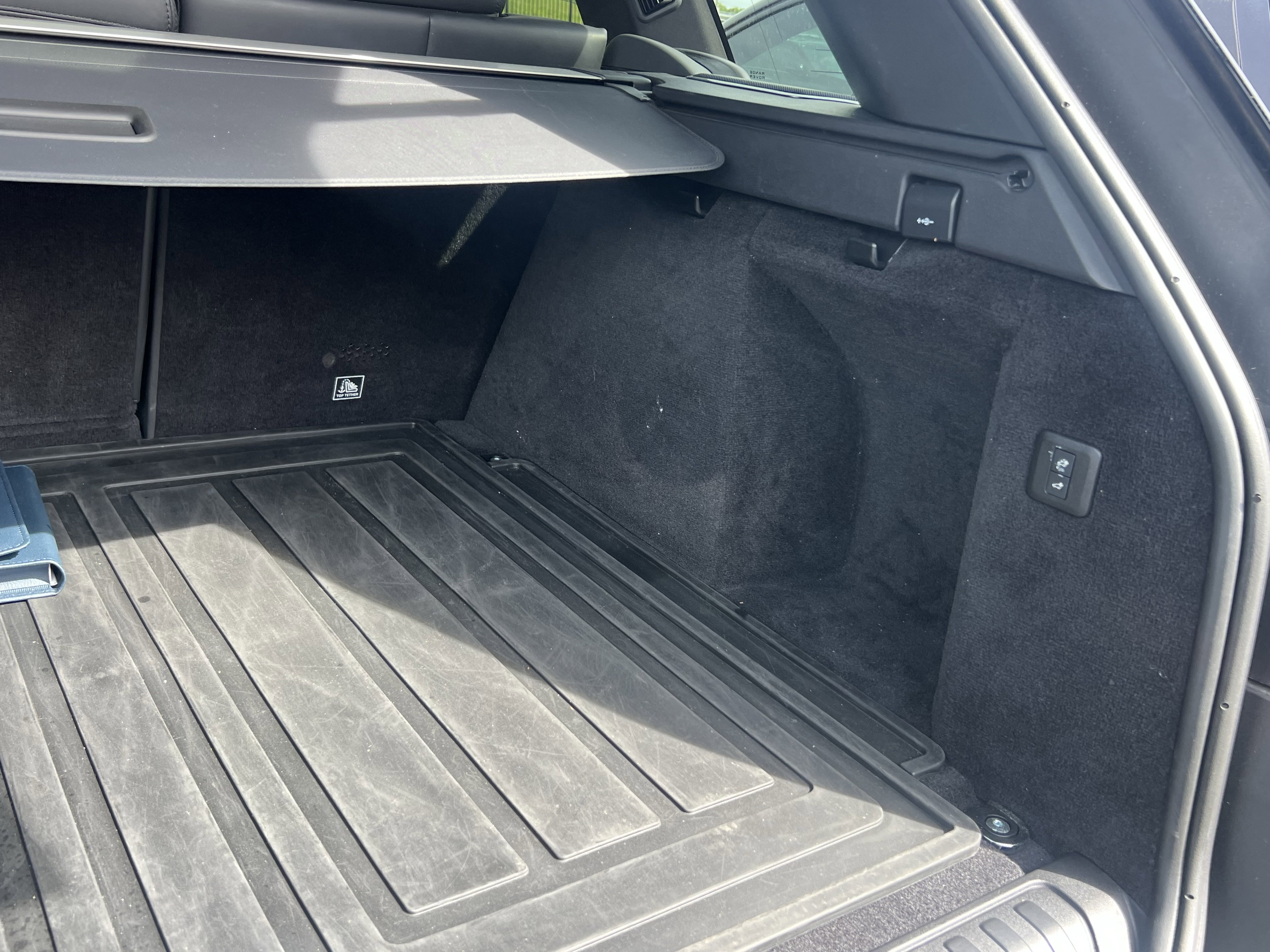 Certified 2022 Land Rover Range Rover Sport HSE Silver Edition image 36