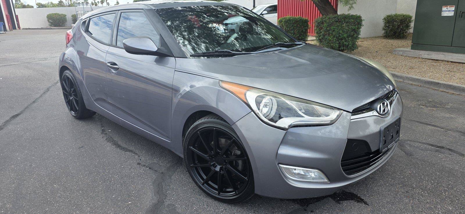 Used 2017 Hyundai Veloster Value Edition FWD image 3
