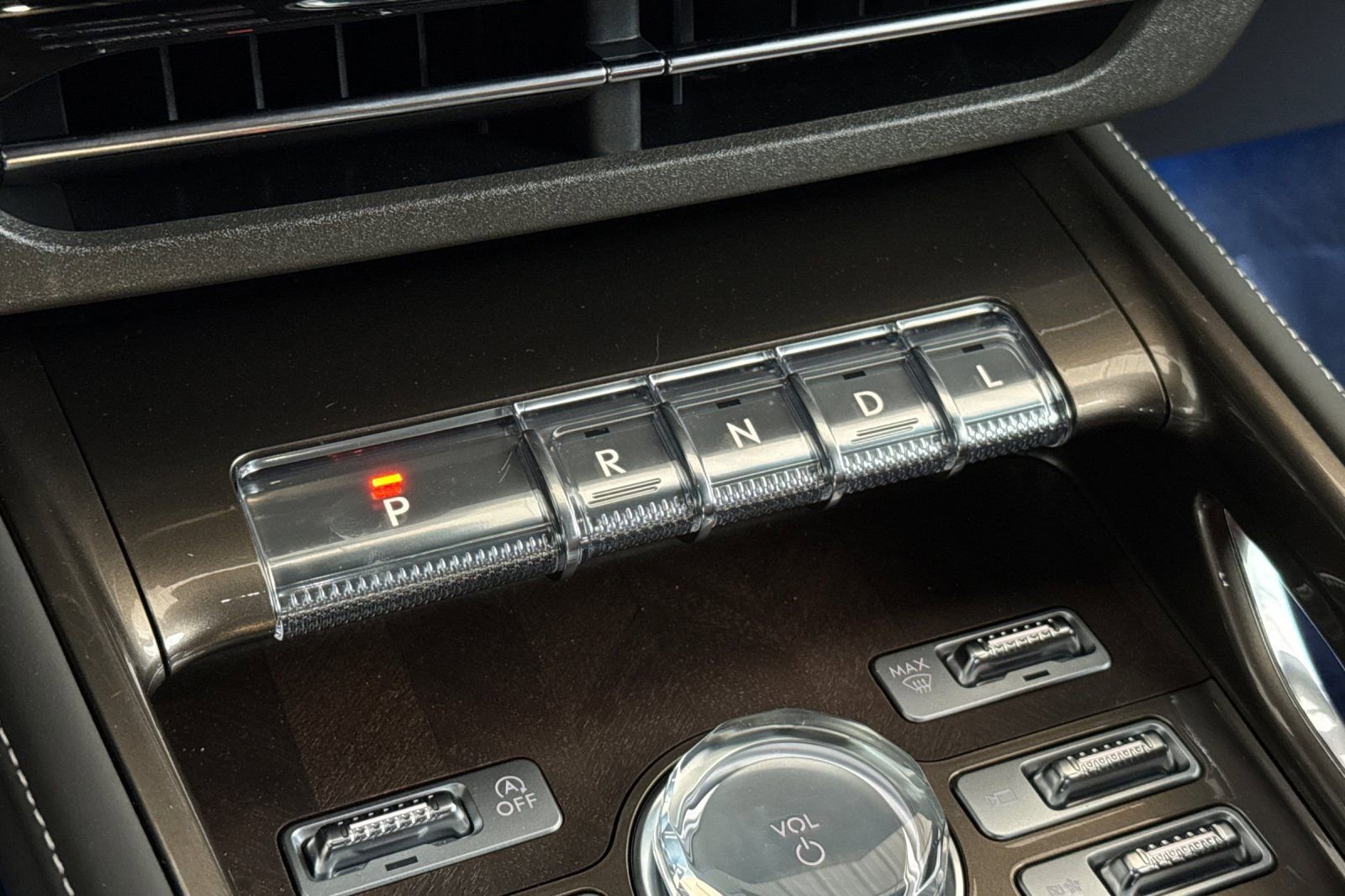 Certified 2024 Lincoln Nautilus Black Label image 22