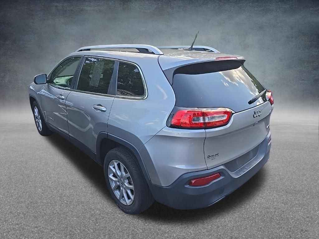 Used 2017 Jeep Cherokee Latitude FWD image 5