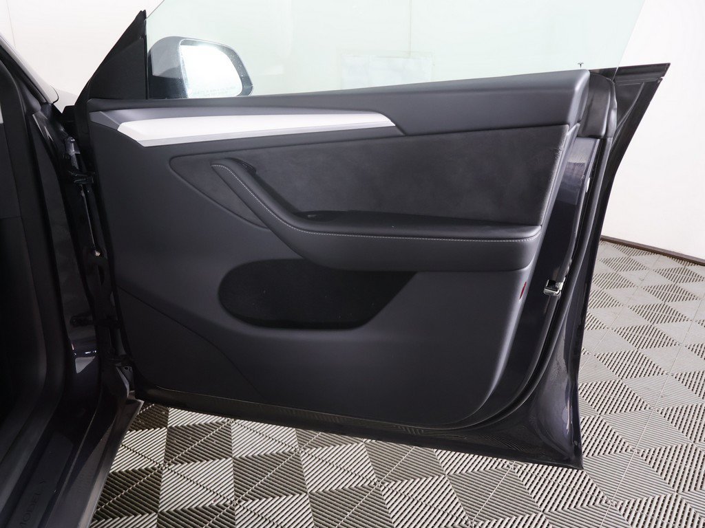 Used 2024 Tesla Model Y Long Range AWD/4WD image 28