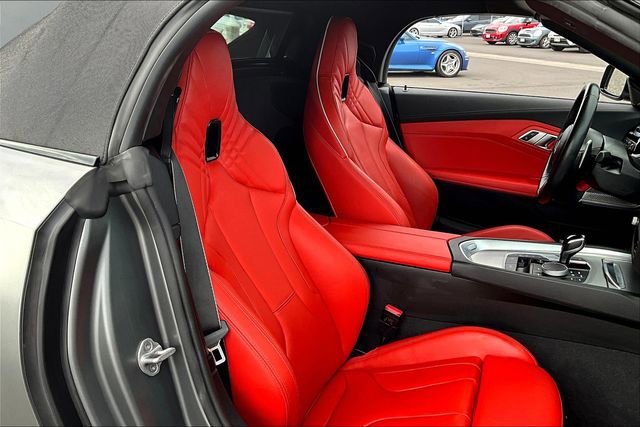 Used 2022 BMW Z4 M40i w/ Premium Package image 7