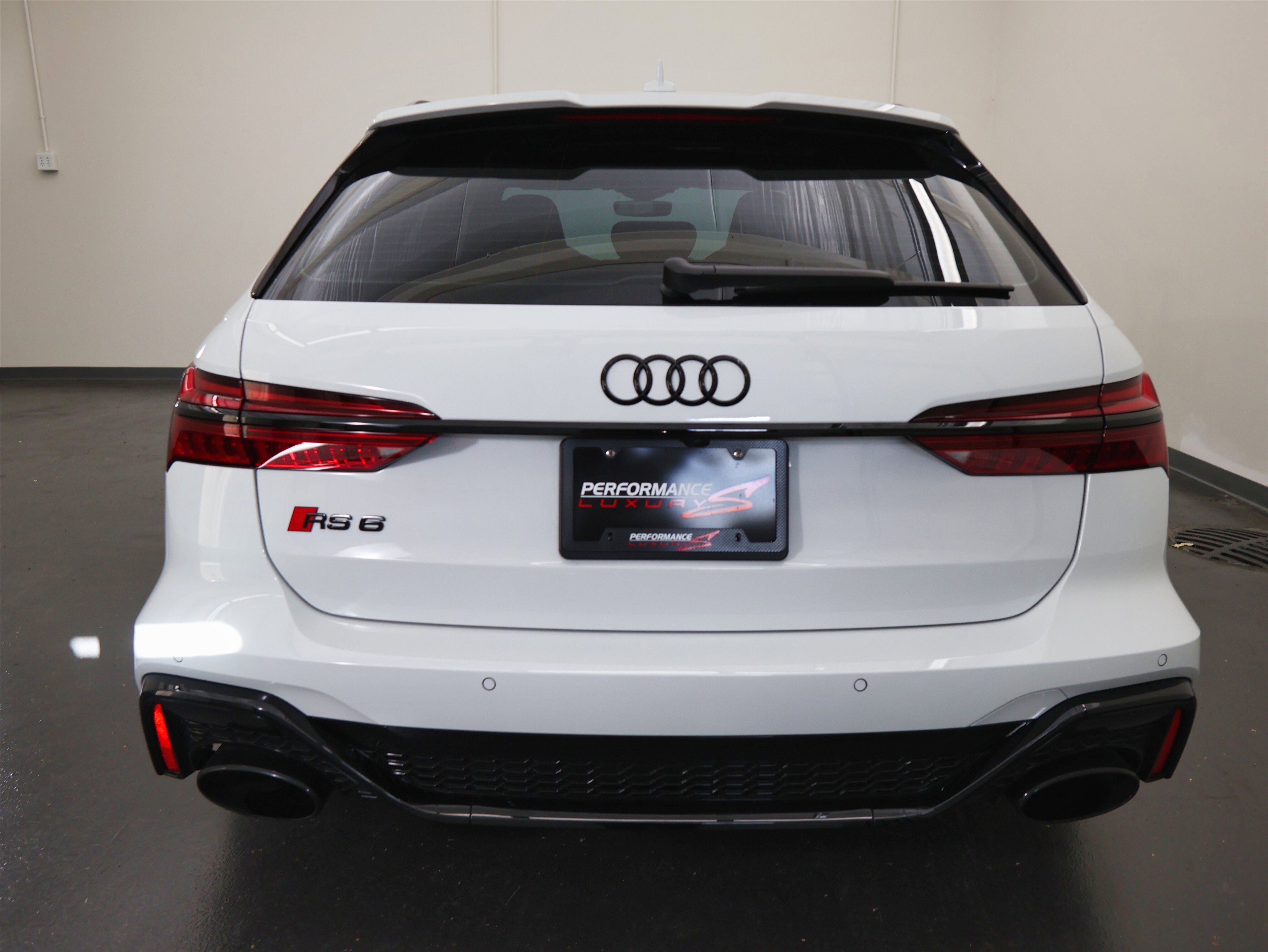 Used 2021 Audi RS 6 w/ Executive Package image 4