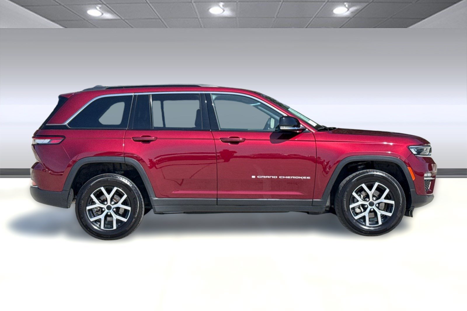 Used 2024 Jeep Grand Cherokee Limited AWD/4WD image 7