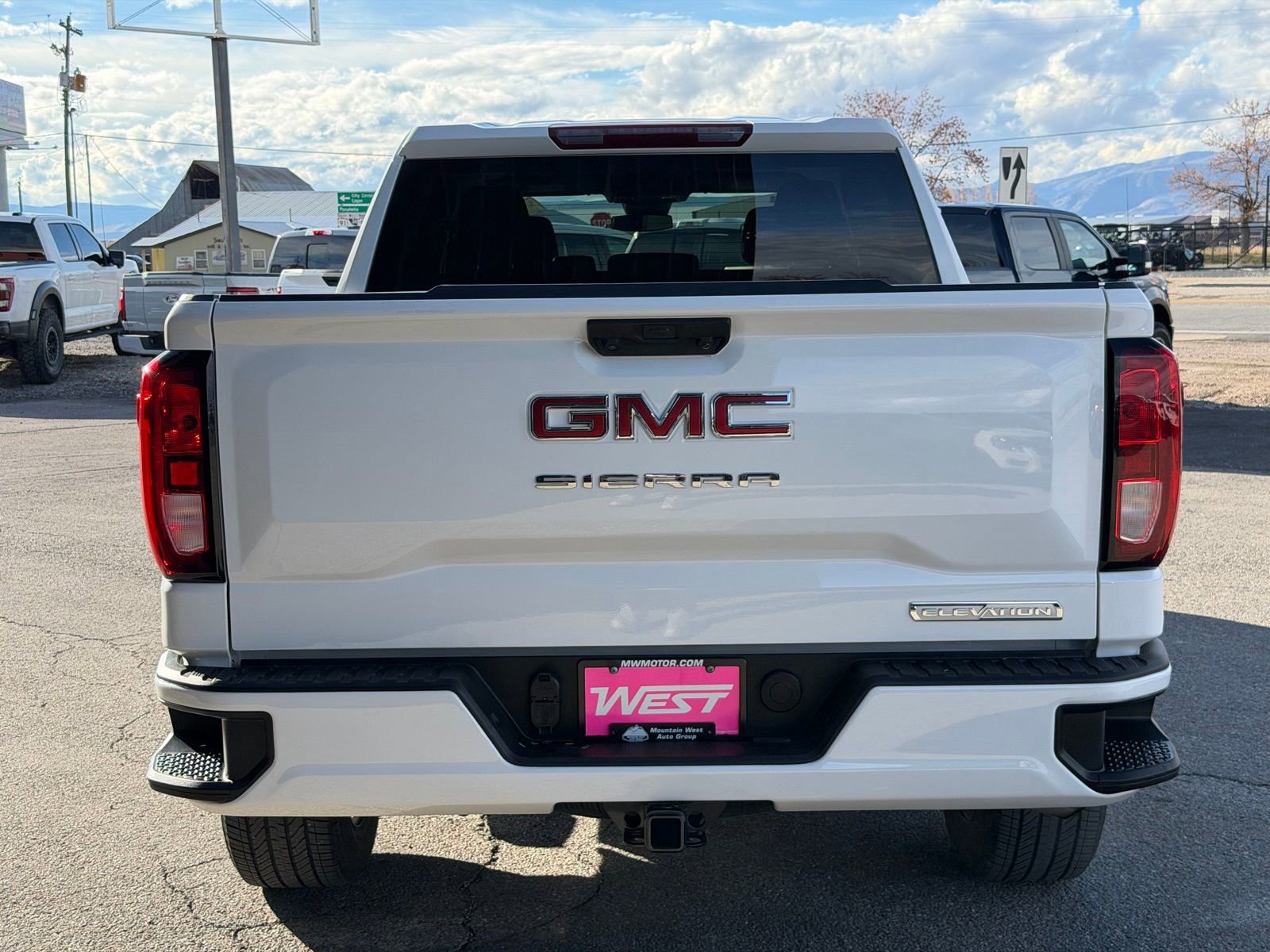 Used 2024 GMC Sierra 1500 Elevation image 8