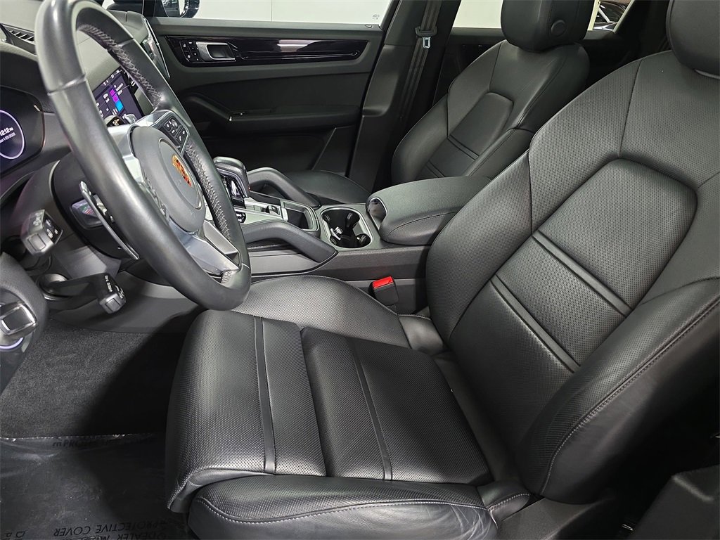 Certified 2021 Porsche Cayenne Coupe image 5