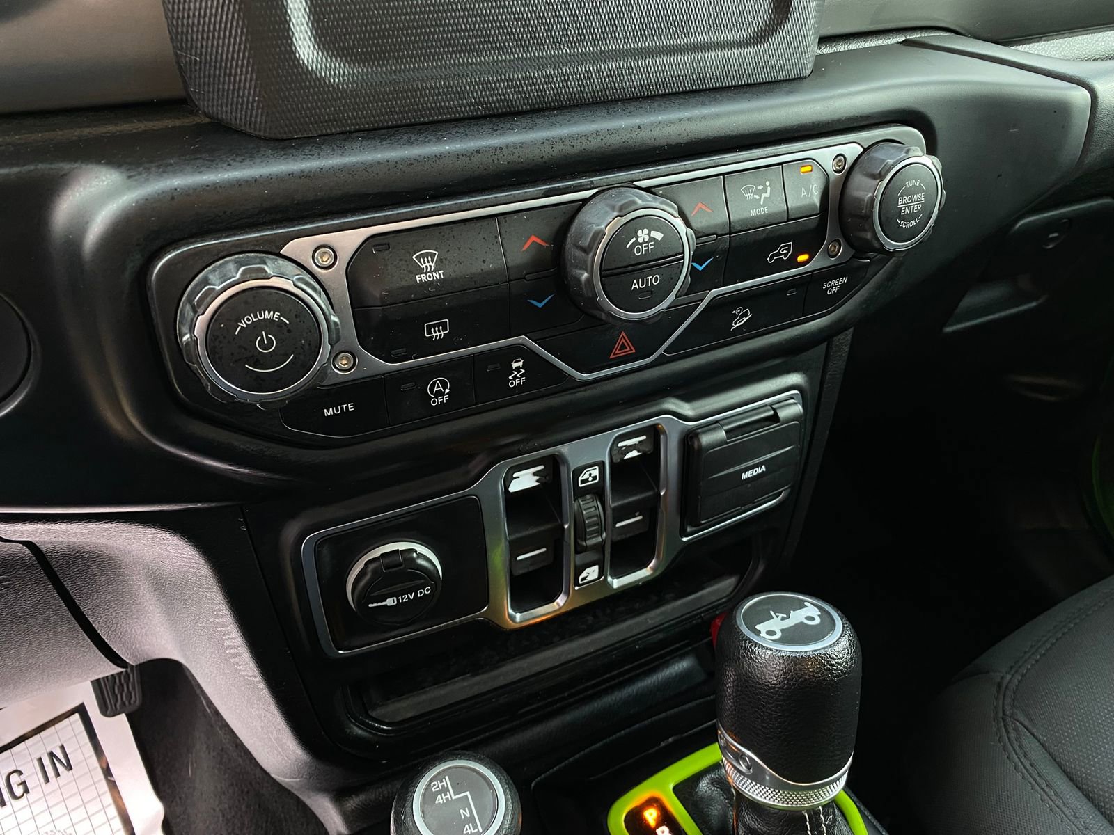 Used 2020 Jeep Wrangler Unlimited Sahara image 16