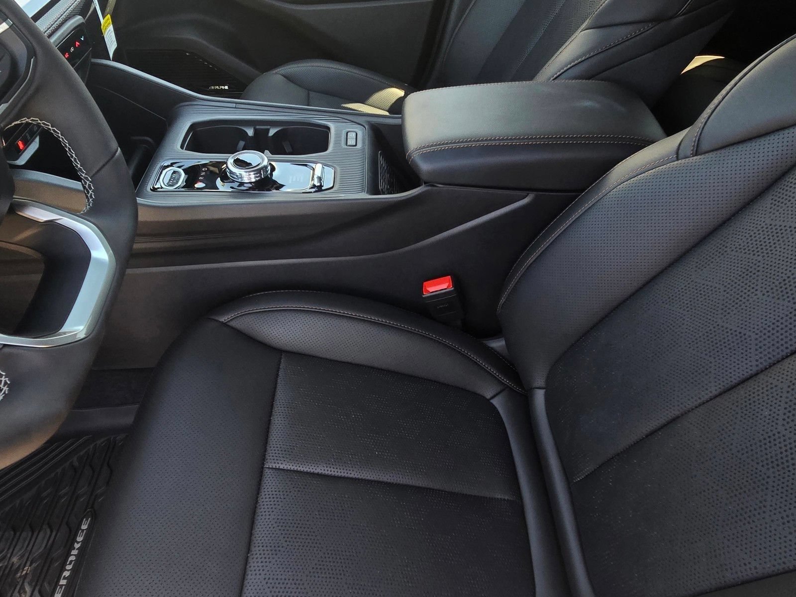New 2026 Jeep Cherokee Overland AWD/4WD image 13