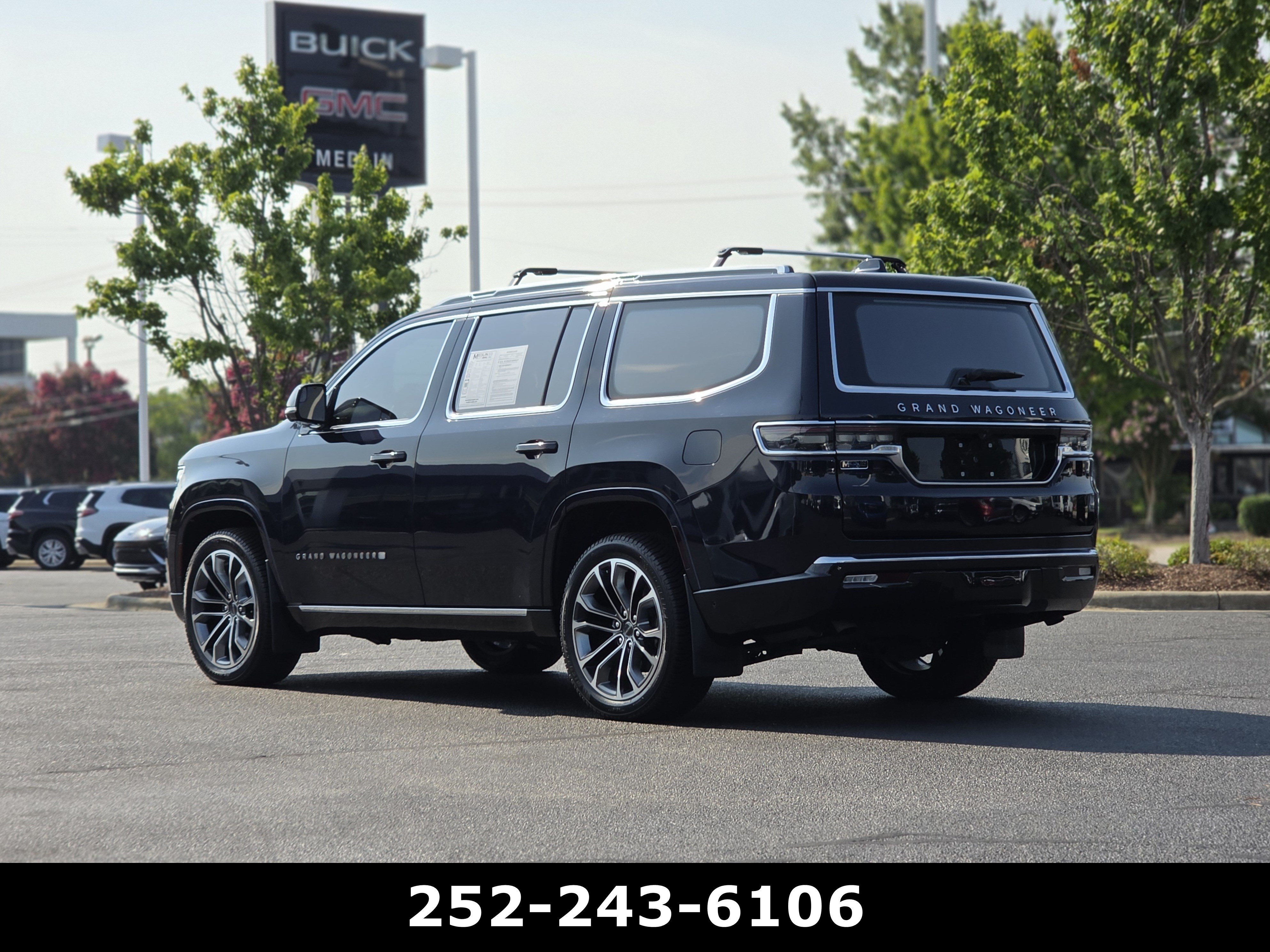Used 2023 Jeep Grand Wagoneer Series III AWD/4WD image 5