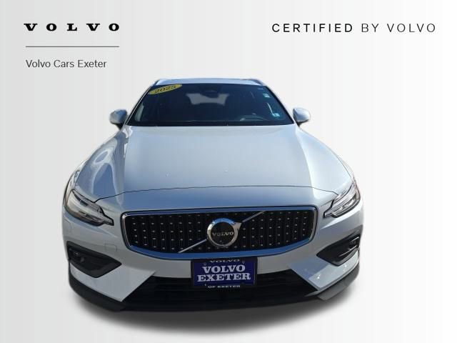Certified 2025 Volvo V60 B5 Cross Country Plus image 2