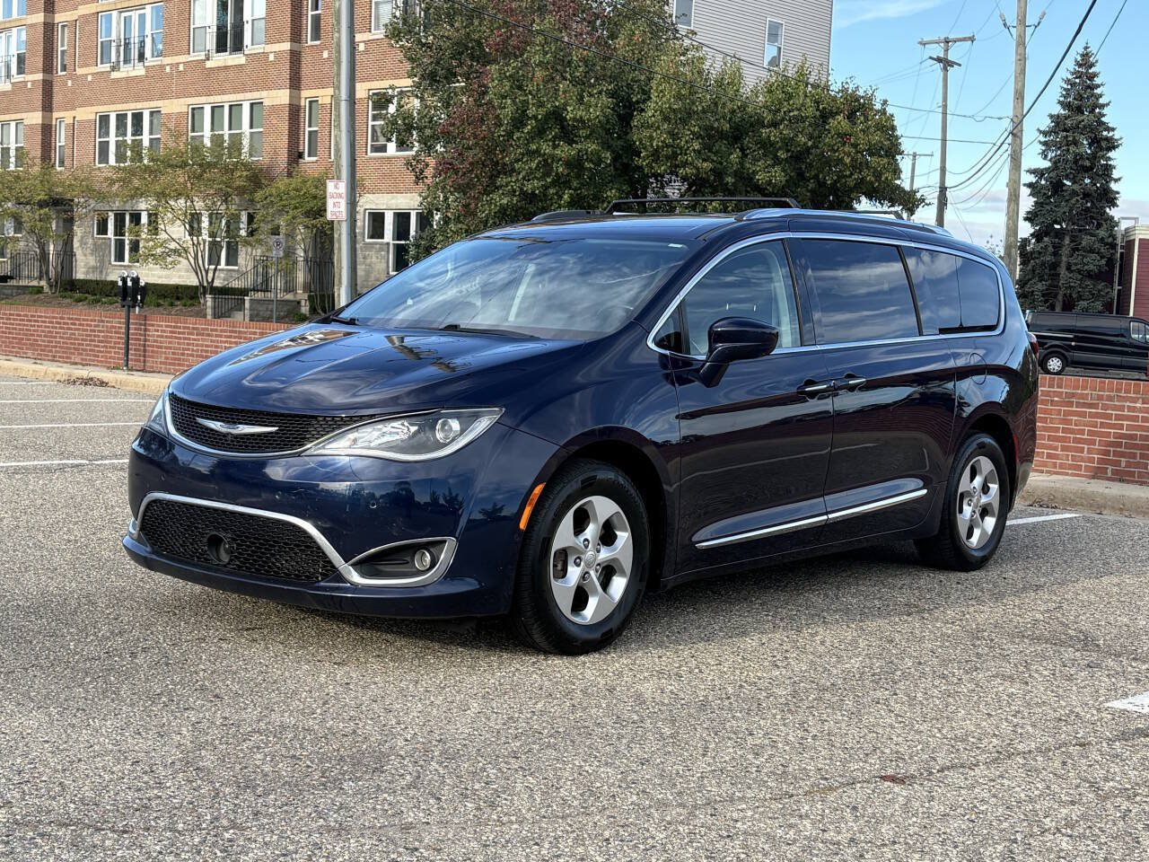 Used 2017 Chrysler Pacifica Touring-L Plus w/ Advanced Safetytec Group