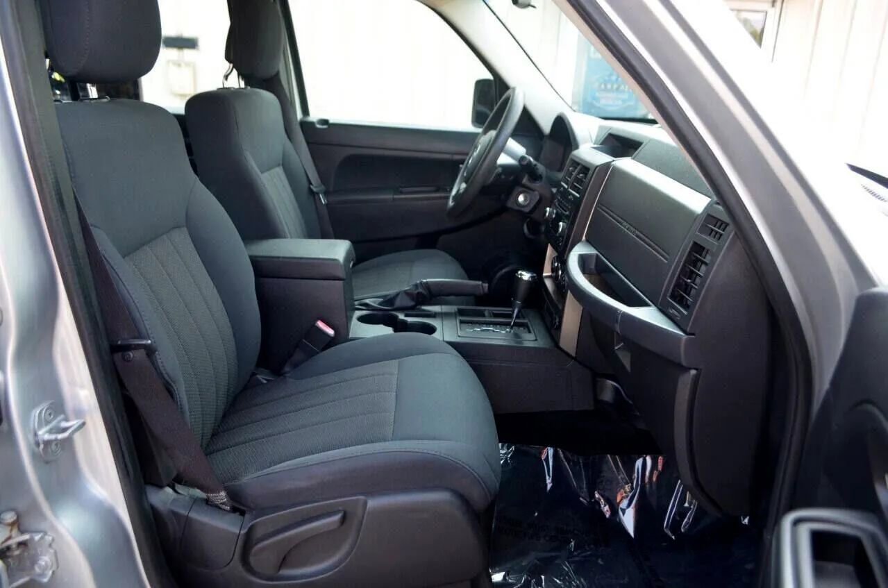 Used 2012 Jeep Liberty Sport RWD image 29