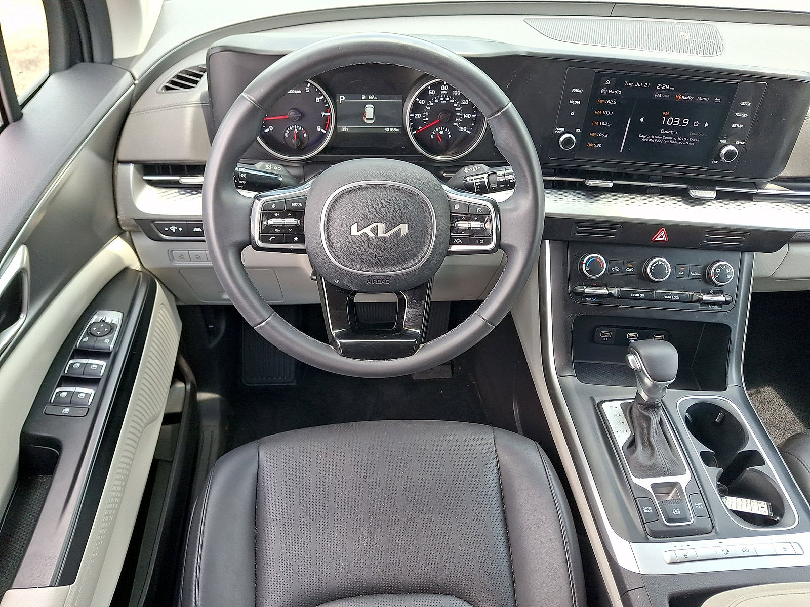 Used 2024 Kia Carnival LX FWD image 21