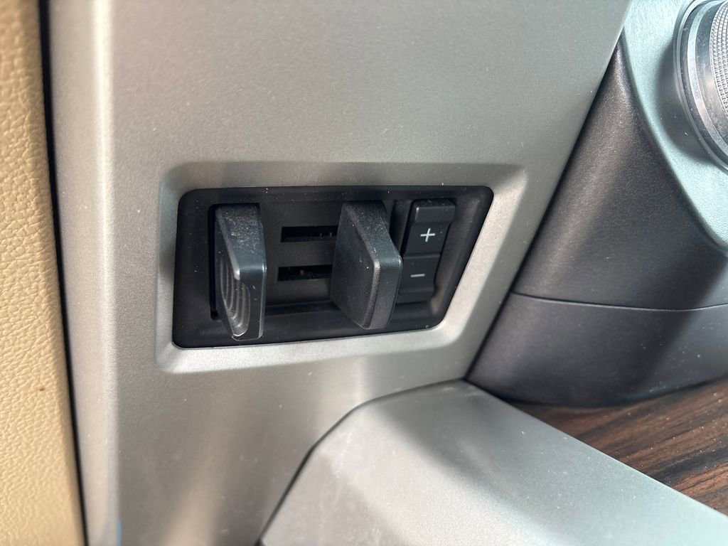 Used 2015 Ford F150 Lariat w/ Equipment Group 502A Luxury image 27