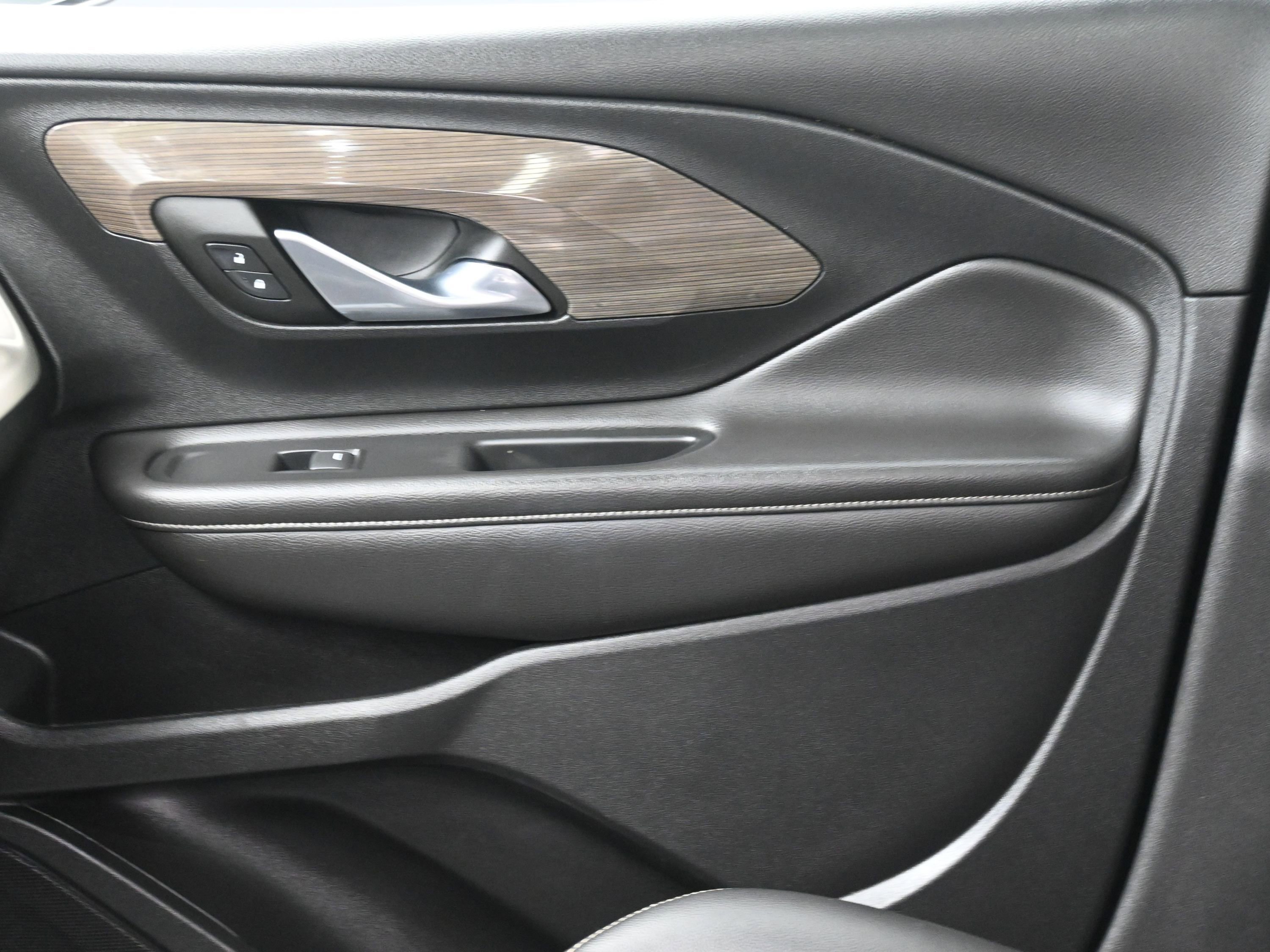 Used 2023 GMC Terrain Denali w/ Black Diamond Edition image 28