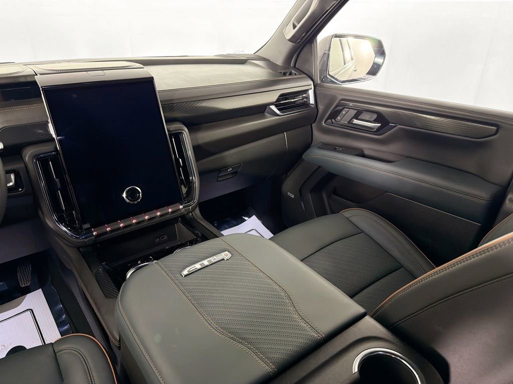 Used 2025 GMC Yukon XL AT4 image 25