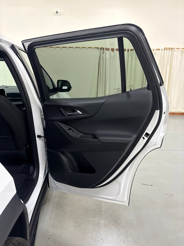 Used 2026 Chevrolet Equinox LT AWD/4WD image 29