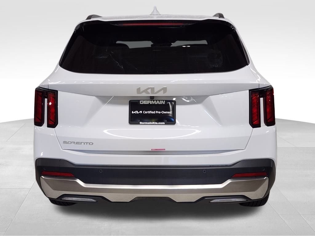 Used 2025 Kia Sorento S image 16