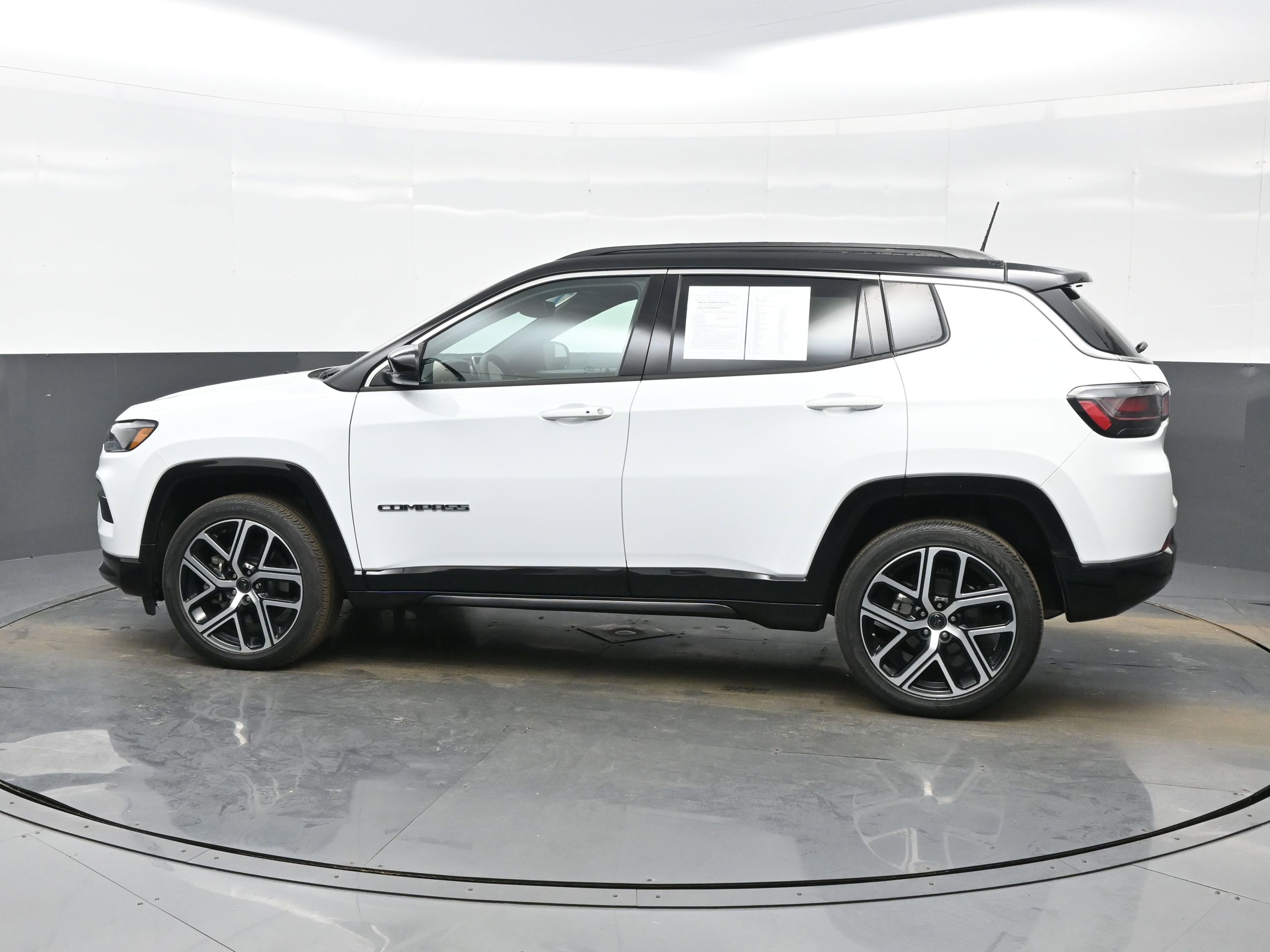 Used 2025 Jeep Compass Limited w/ Elite Group image 3