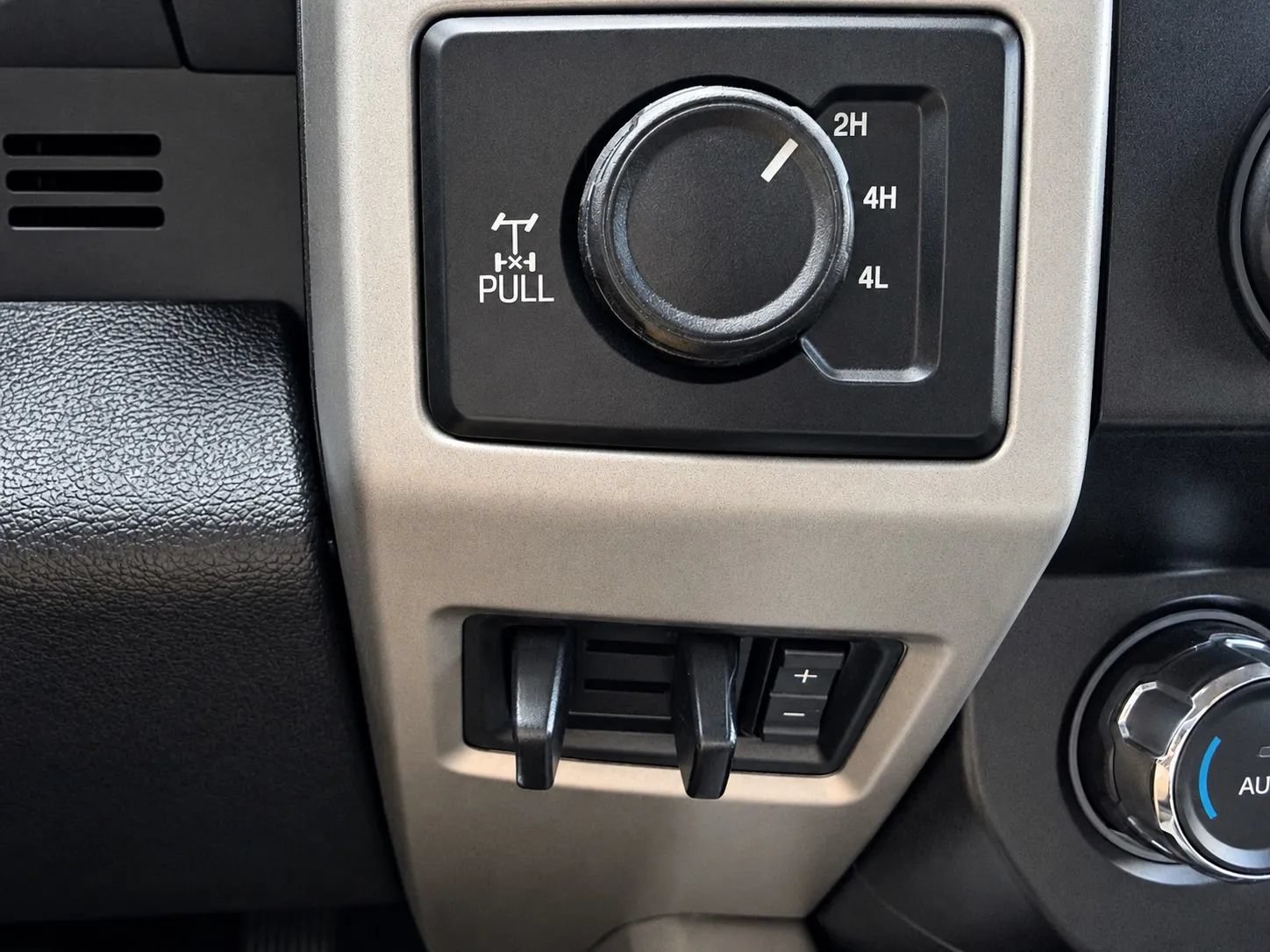 Used 2021 Ford F250 Lariat w/ FX4 Off-Road Package AWD/4WD image 17