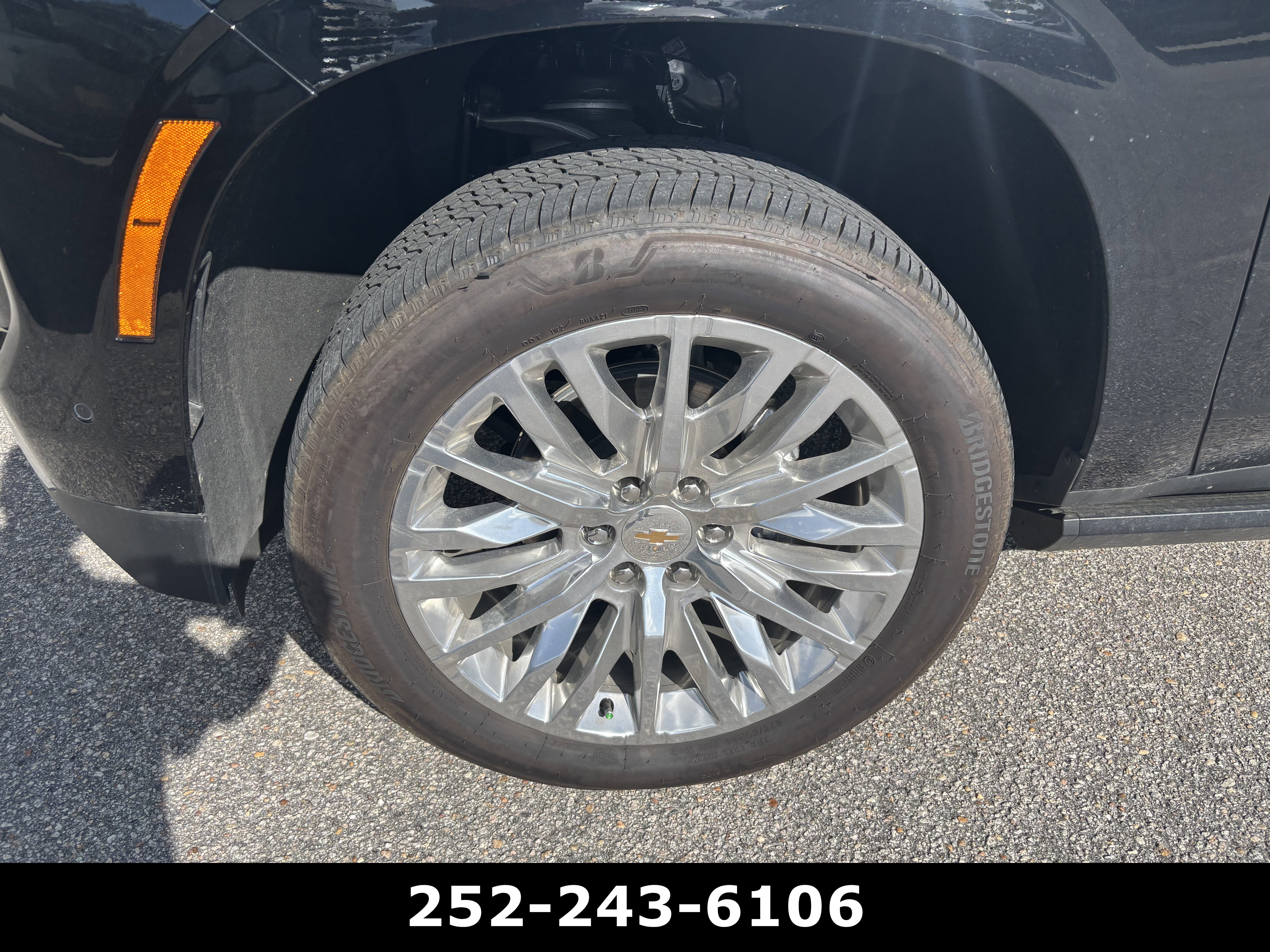 Used 2025 Chevrolet Suburban High Country AWD/4WD image 3