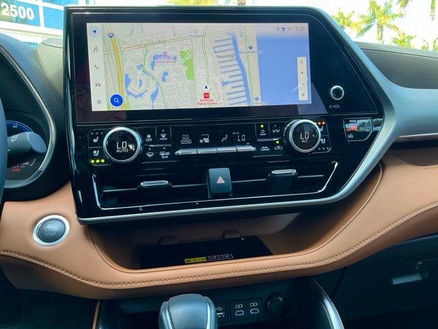 Used 2025 Toyota Highlander Platinum image 29