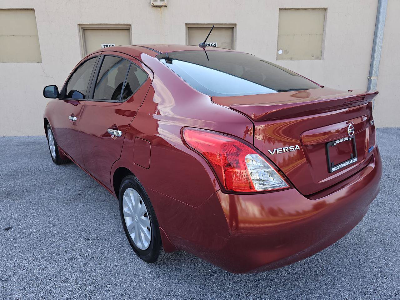 Used 2013 Nissan Versa SV FWD image 15
