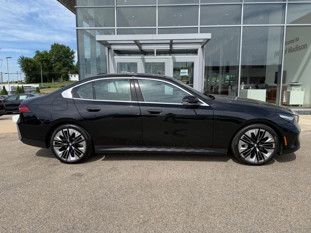 Used 2026 BMW 540i xDrive AWD/4WD image 2