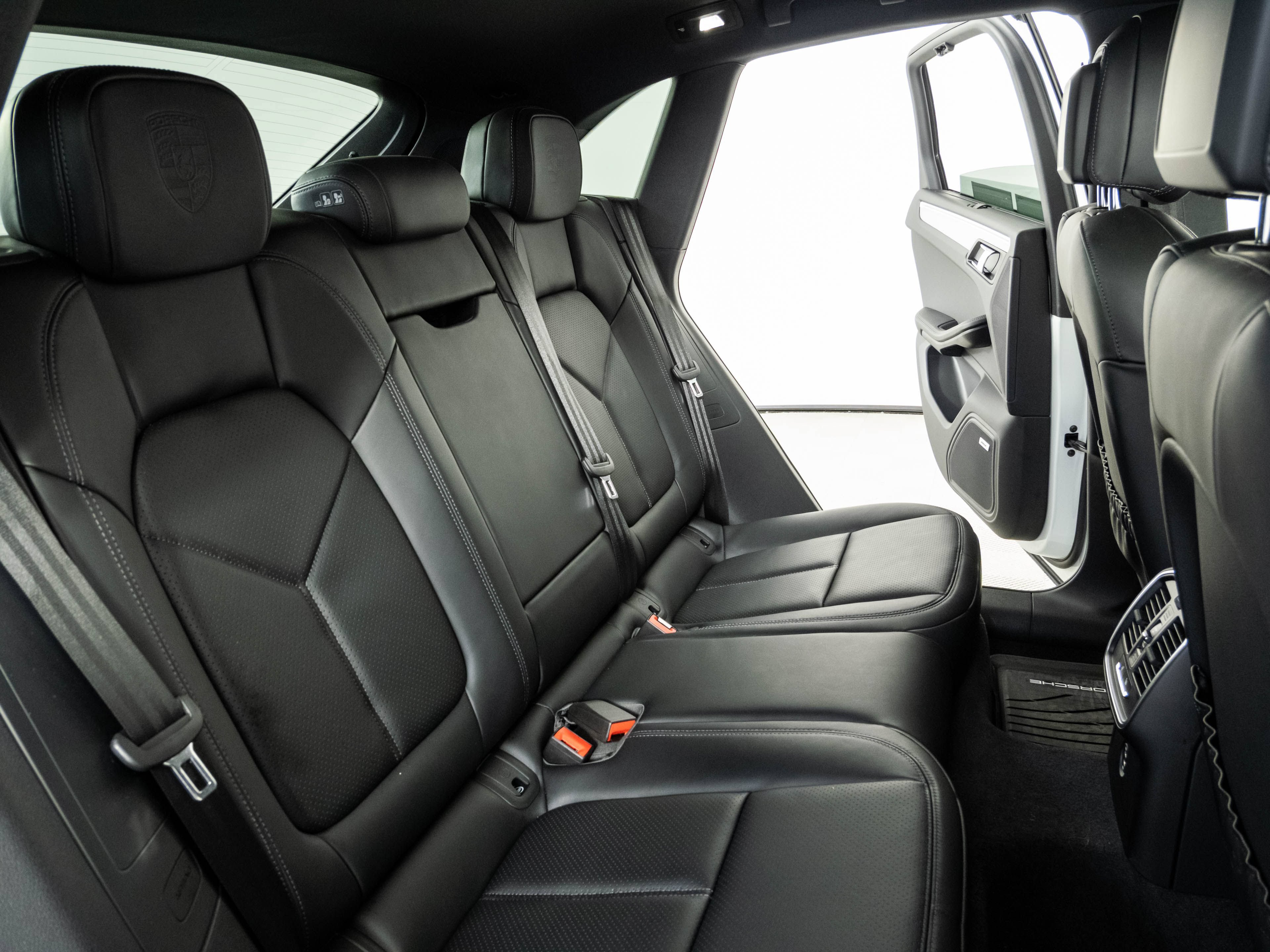 Certified 2026 Porsche Macan AWD/4WD image 23