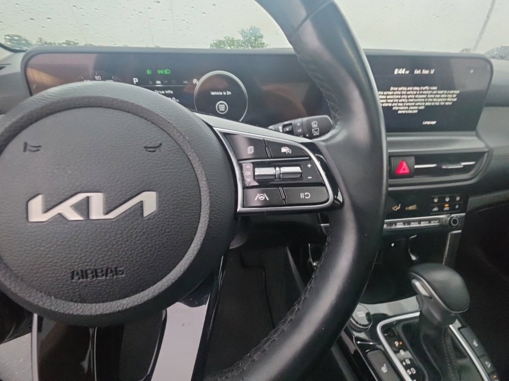 Used 2025 Kia Seltos EX w/ EX Sunroof Package FWD image 17